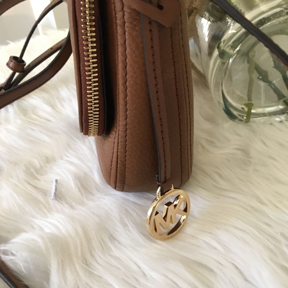 New Michael Kors Bedford Small flap Xbody bag - Picture 8 of 8